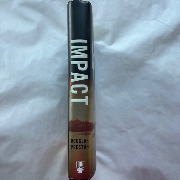 BARGAIN: 3 books; 2 by Michael Connelly and 1 by Douglas Preston - Picture 10 of 10